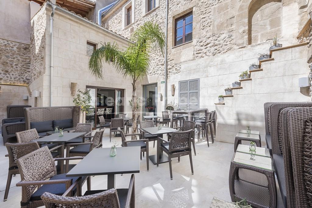 Casa de pueblo con patio a la venta en Pollensa, Mallorca