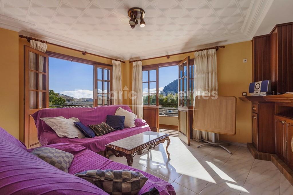 Centrally located apartment with mountain views for sale in Pollensa, Mallorca