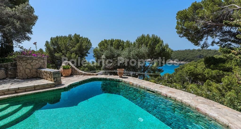 Villa de piedra con vistas al mar a la venta en Formentor, Pollensa, Mallorca 