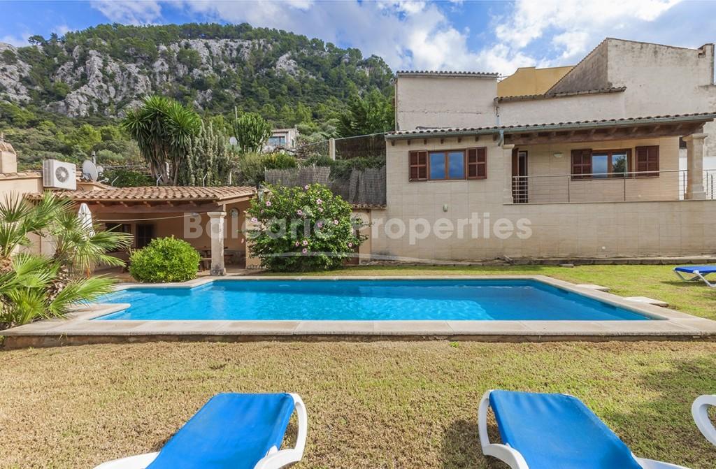 Villa with holiday rental license for sale in Pollensa, Mallorca