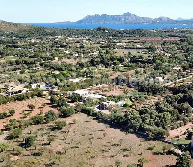 Bulding plot with license ready to start construction for sale in Pollensa, Mallorca  