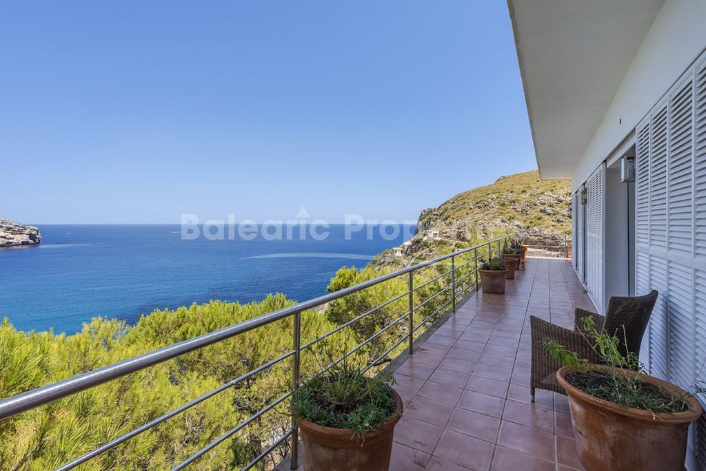 Villa en primera línea con vistas al mar en venta en Cala San Vicente, Mallorca