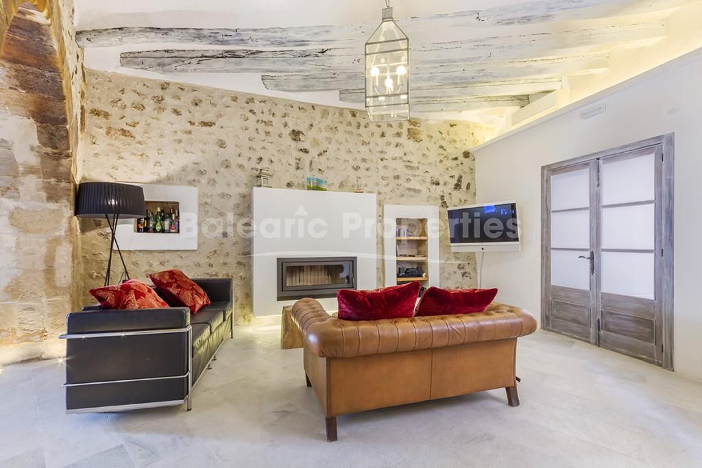 Elegante casa de pueblo con piscina en venta en el centro de Pollensa, Mallorca