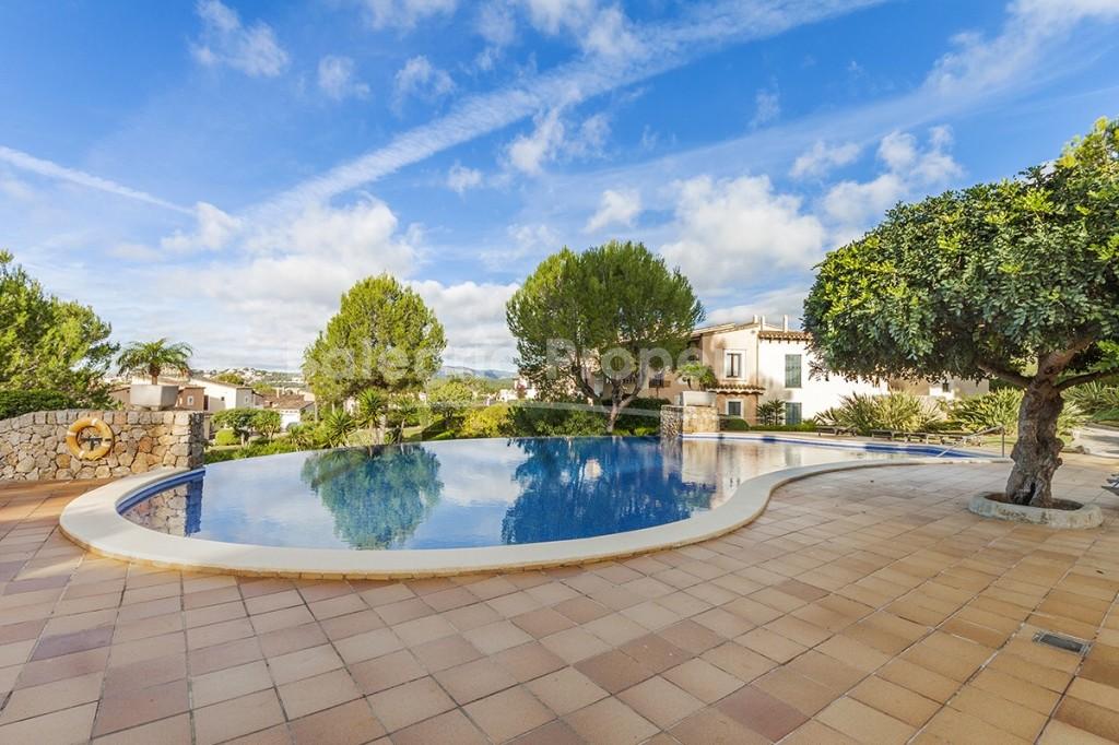 Amplia villa dentro de una comunidad residencial en venta en Santa Ponsa, Mallorca