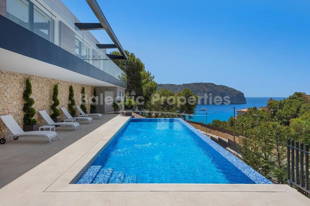 Villa de lujo con piscina y vistas al mar en venta en Camp de Mar, Mallorca