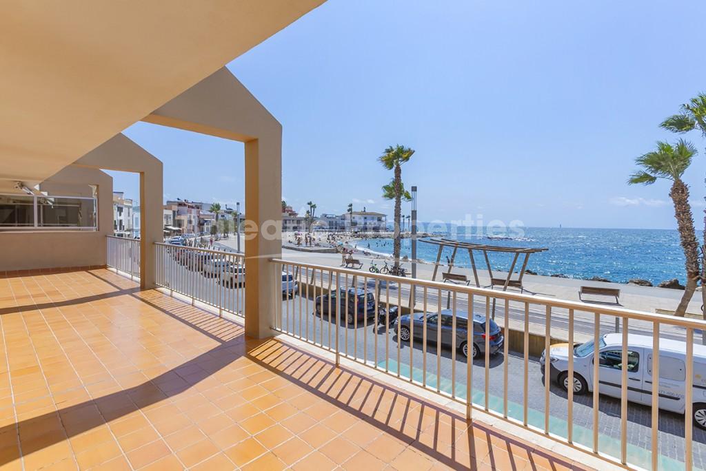 Wonderful seafront apartment for sale in Portixol, Palma, Mallorca  
