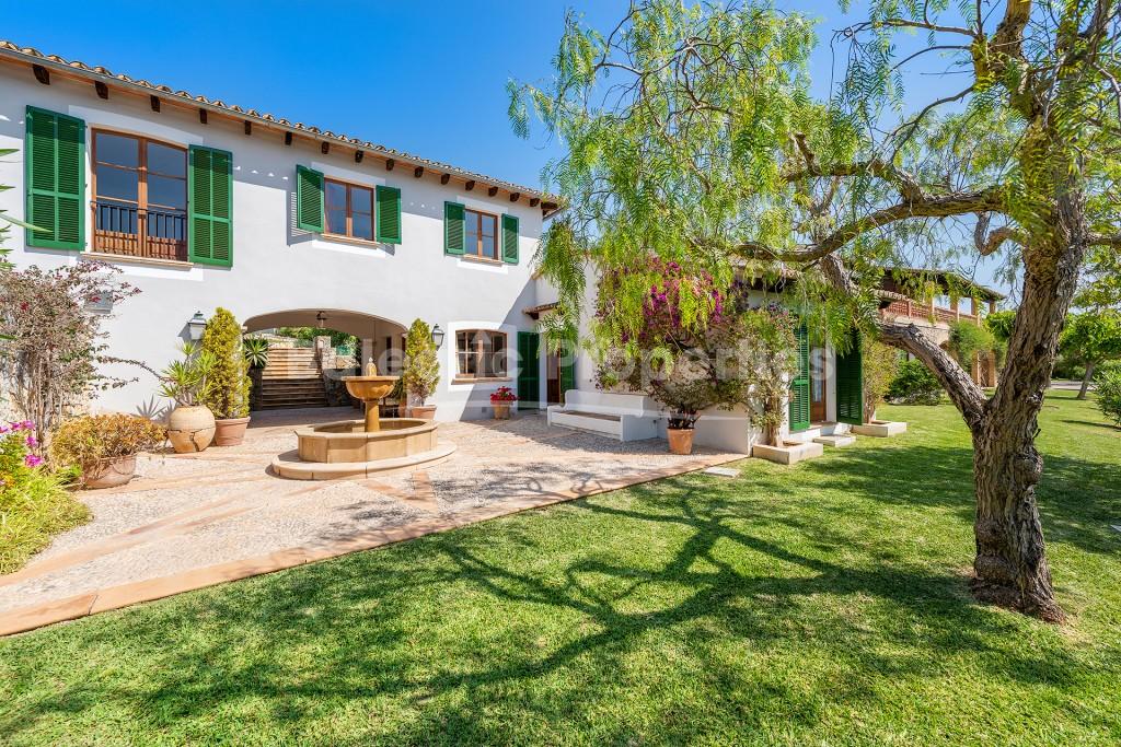 Luxury estate with holiday license and tennis court for sale in Pollensa, Mallorca