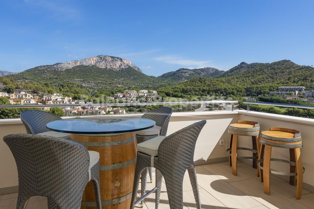 Stunning penthouse with community pool for sale in Camp de Mar, Mallorca