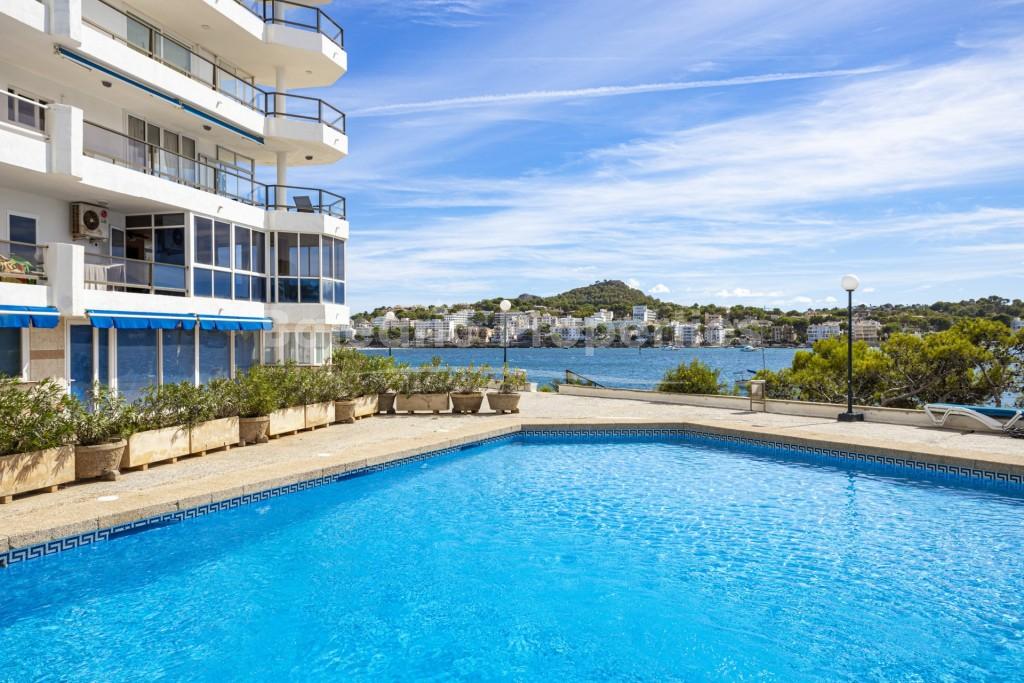 Precioso apartamento en primera línea en venta en Santa Ponsa, Mallorca 
