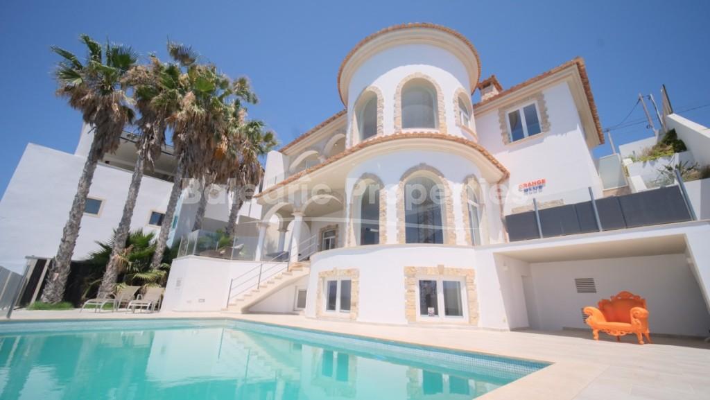 Villa en primera línea con increíbles vistas al mar en venta en El Toro, Mallorca