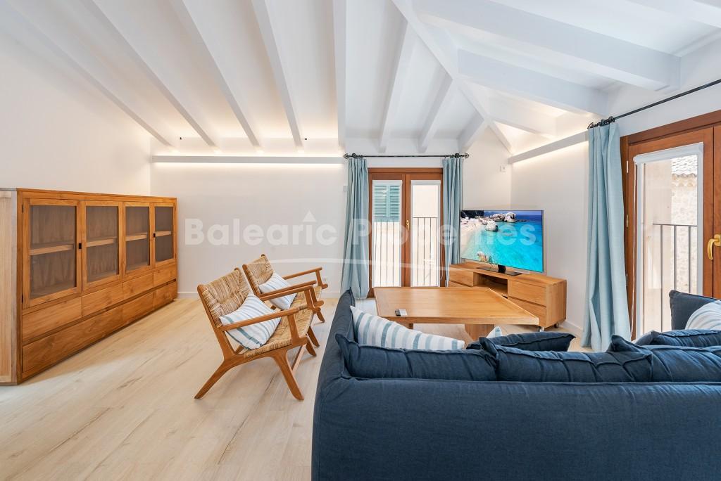 Apartamento y dúplex reformado con encanto rústico-moderno en venta en Pollensa, Mallorca