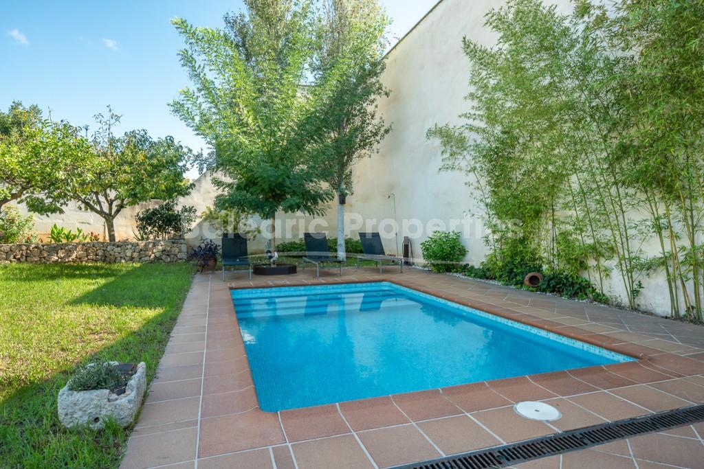 Casa de pueblo con piscina y mucho carácter en venta en Llubí, Mallorca