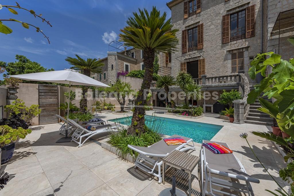 Notable casa de pueblo con licencia de alquiler, en venta en el centro de Sóller, Mallorca