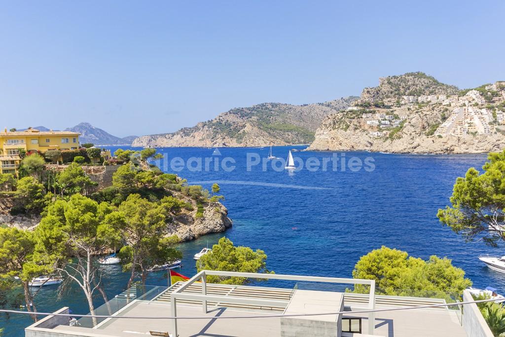 Apartamento con vistas al mar y piscina comunitaria, en venta en Puerto Andratx, Mallorca