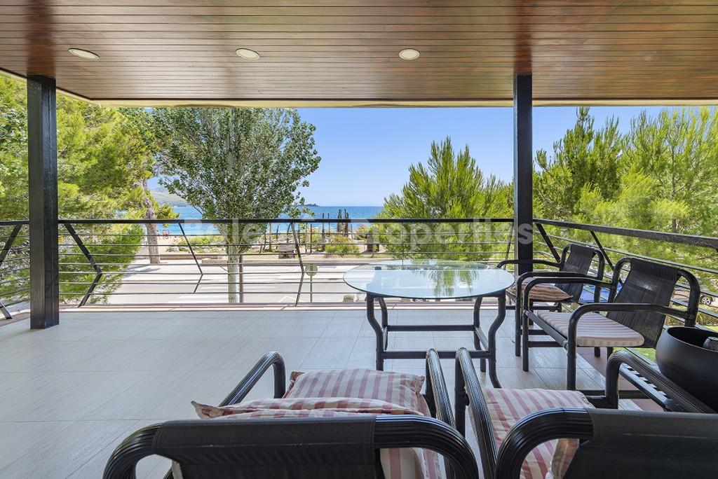 Apartamento en primera línea a la venta en Puerto Pollensa, Mallorca