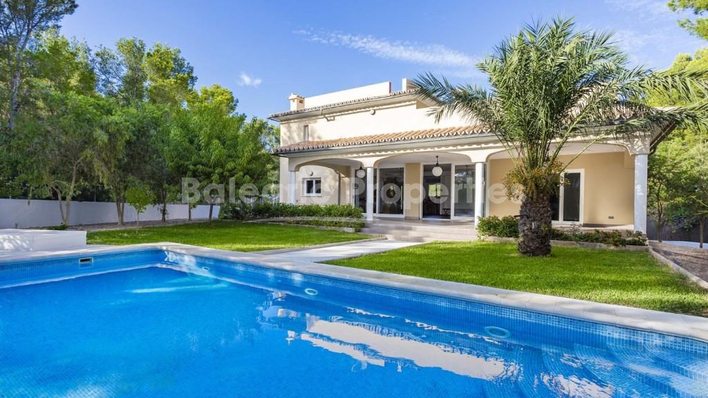 Villa mediterránea a la venta en una tranquila zona residencial cerca de la playa en Sol de Mallorca