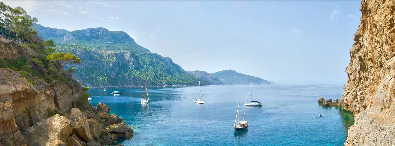 Why is Majorca so popular with tourists?