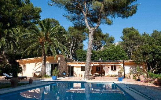 Prime location: picturesque Mallorca villa for sale in Formentor, Pollensa