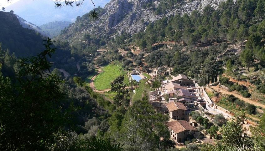 traditional-farmhouse-finca-mallorcan-villageo-puigpunyent