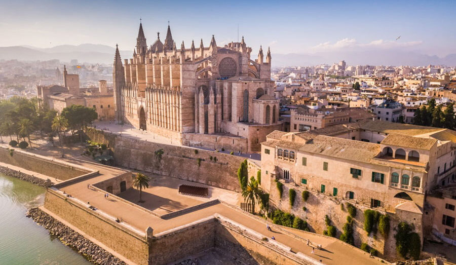 reasons people buy property in Palma de Mallorca