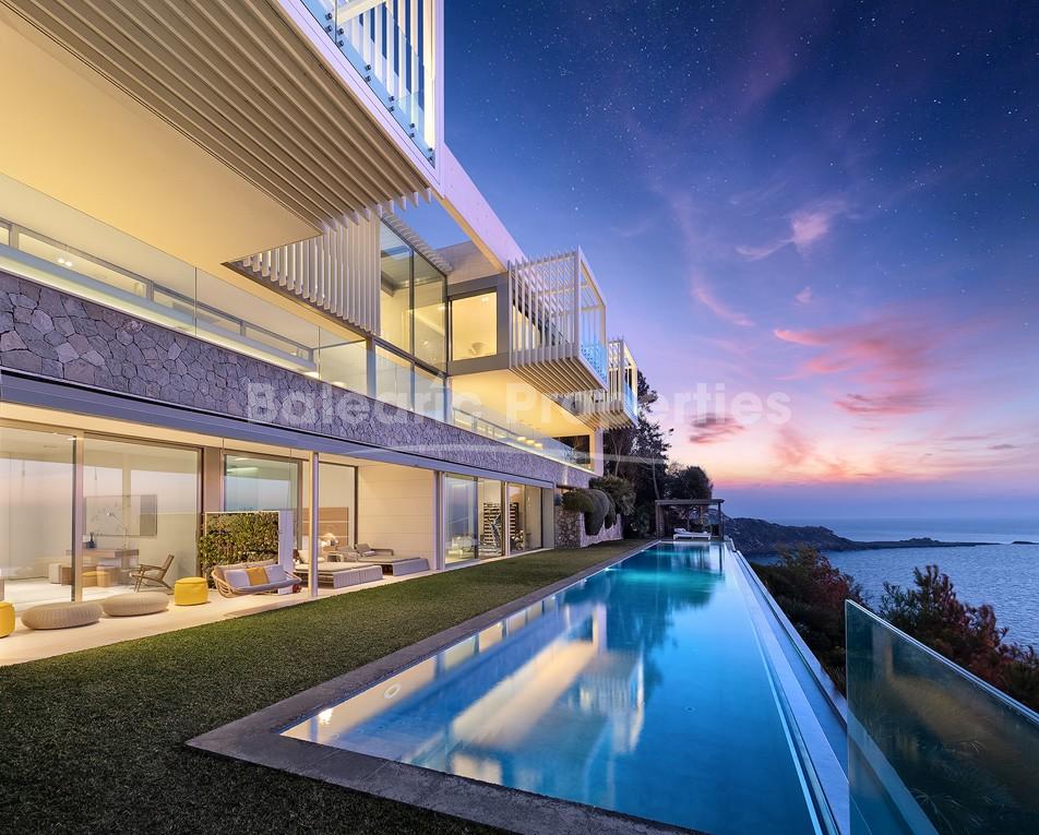 Ultimative Luxusvilla in Port Adriano, Mallorca – innovatives Design und exklusive Lage am Yachthafen