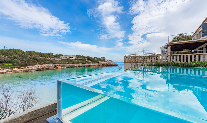 Magnificent villa with direct beach access in Mallorca