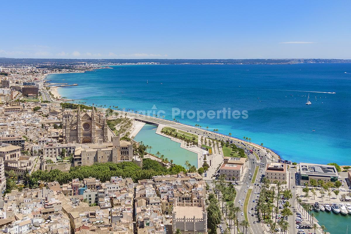 Vista aérea de Santa Catalina, Palma de Mallorca – barrio vibrante con mercados, restaurantes y vistas al mar