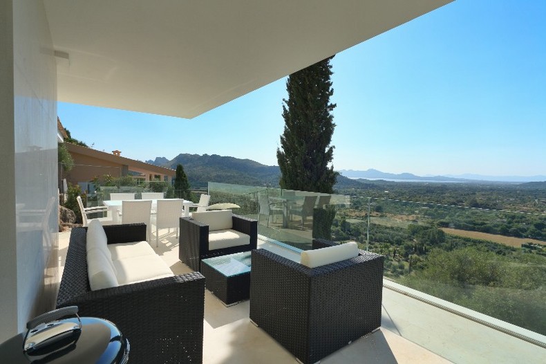 Contemporary Pollensa villa with  fantastic sea views