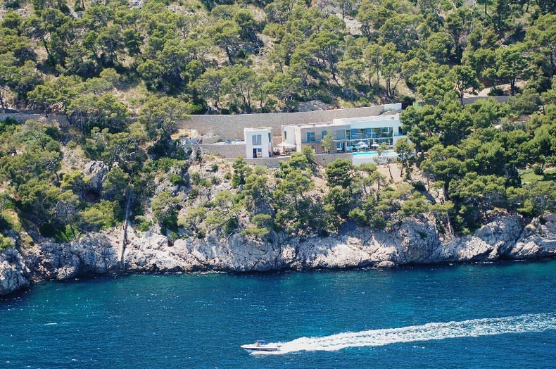 Formentor luxury villa – a piece of paradise for sale or holiday rental