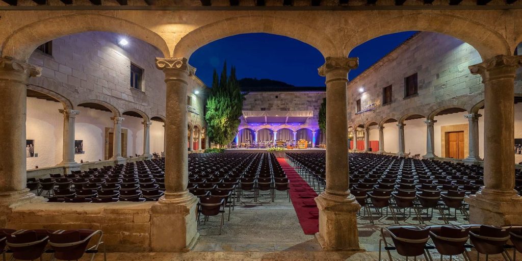 Sant Domingo's cloister ready for a performance night.