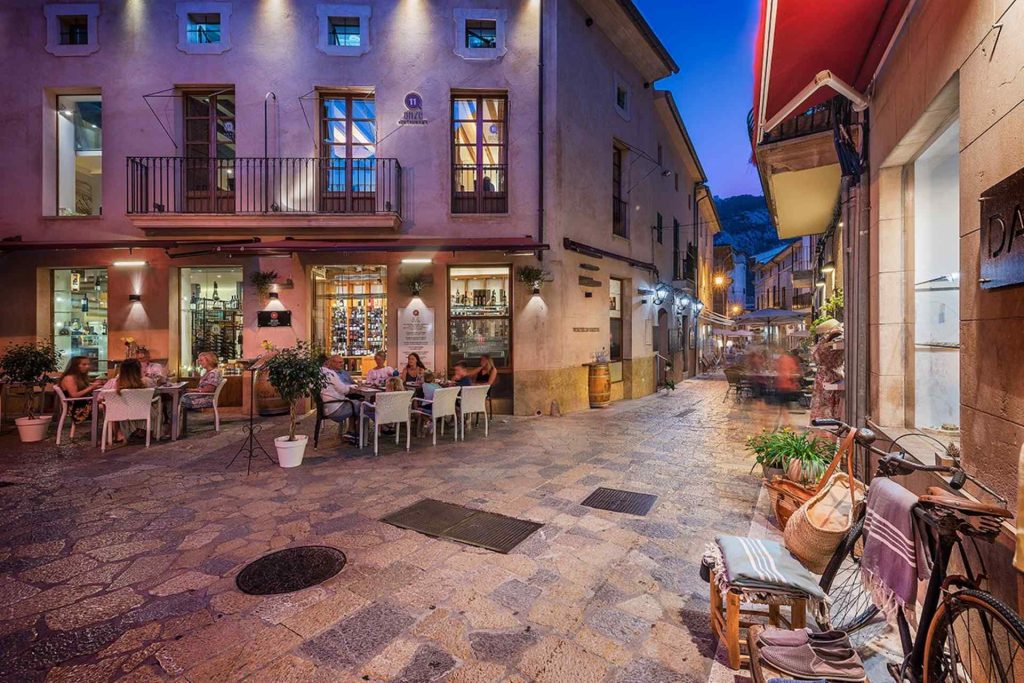 Summer nightlife in Pollensa