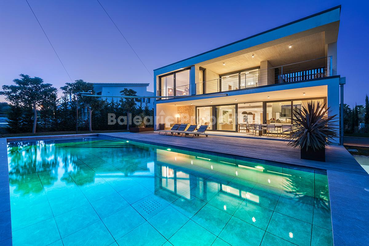 Exclusiva villa ultramoderna en venta cerca de la playa en Puerto Pollensa, Mallorca