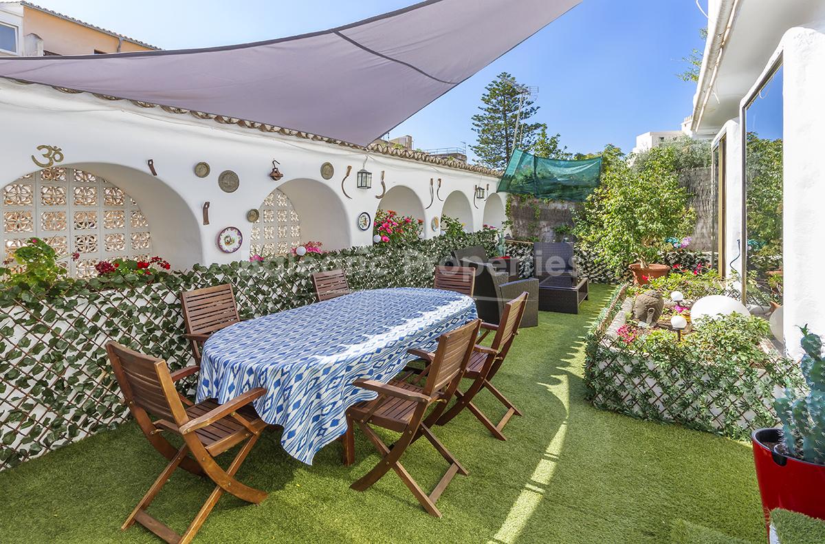 Charmantes Stadthaus mit ruhiger Terrassen kaufen in Palma, Mallorca