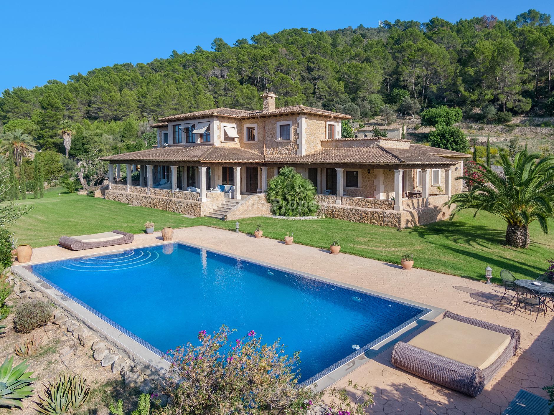 Luxury country home with rental license for sale in Puig de Santa Magdalena, Mallorca 