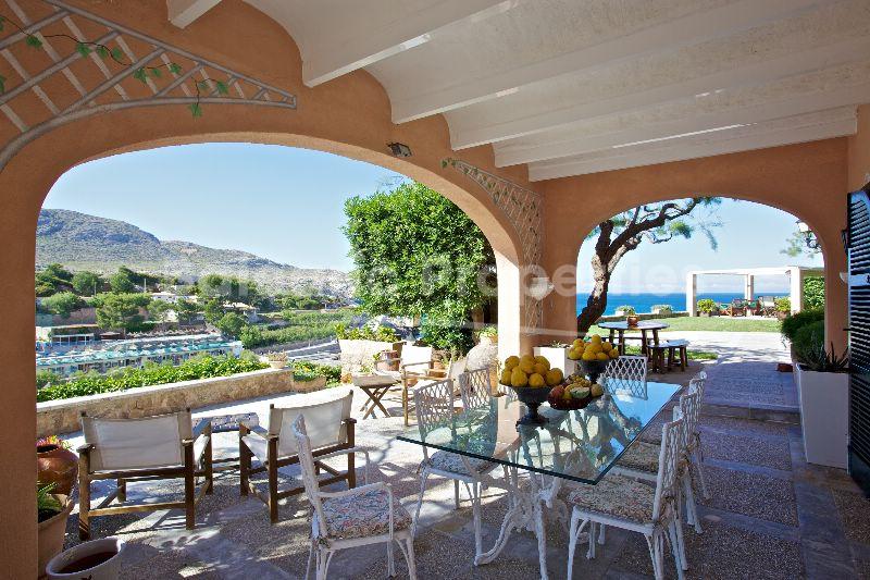 Frontline Villa for sale in Mallorca´s North with direct access to the beach in Cala Sant Vicenç, Mallorca