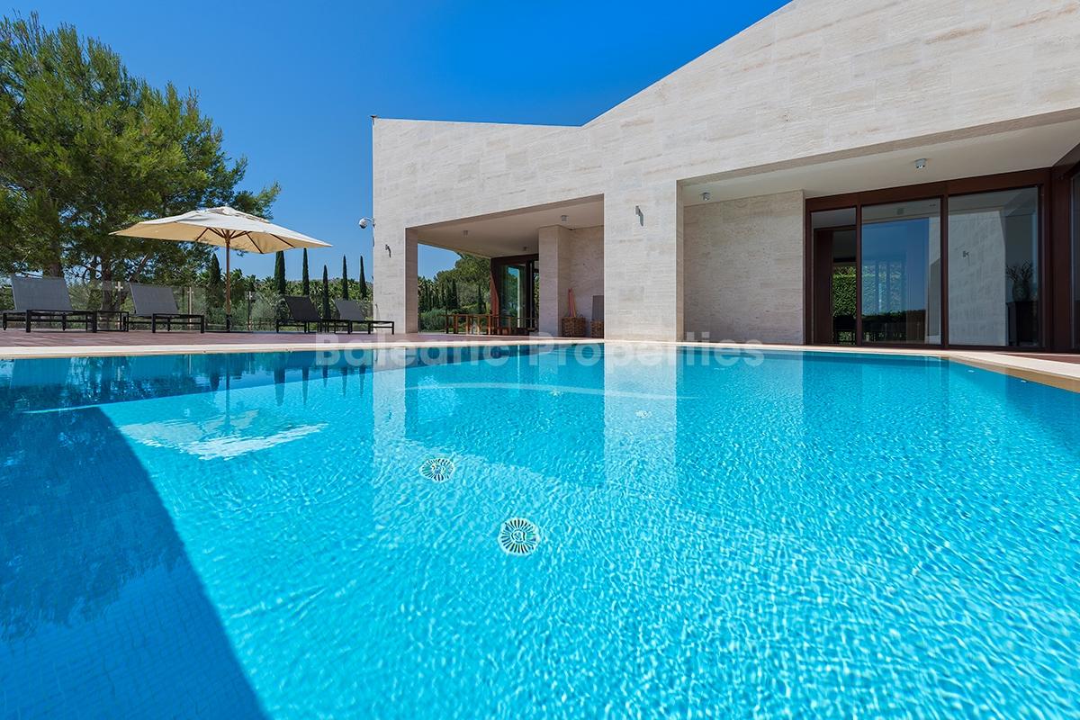 Lujosa villa moderna con licencia ETV en venta en Canyamel, Mallorca