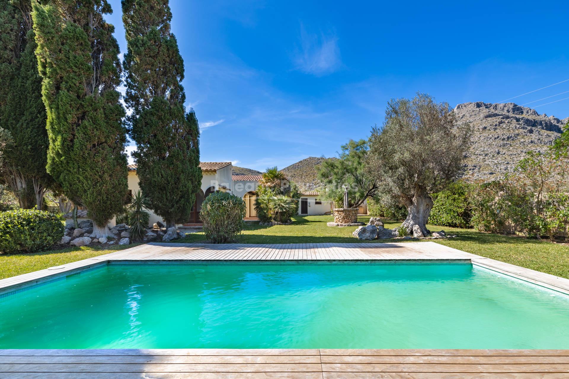 Villa con licencia de vacacional en venta en una zona tranquila de Puerto Pollensa, Mallorca