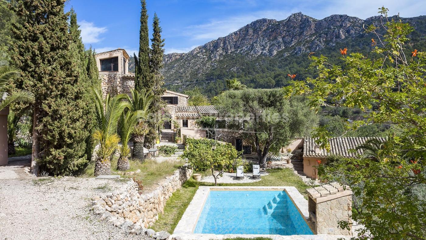 Rustic finca with picturesque garden for sale in Andratx, Mallorca 