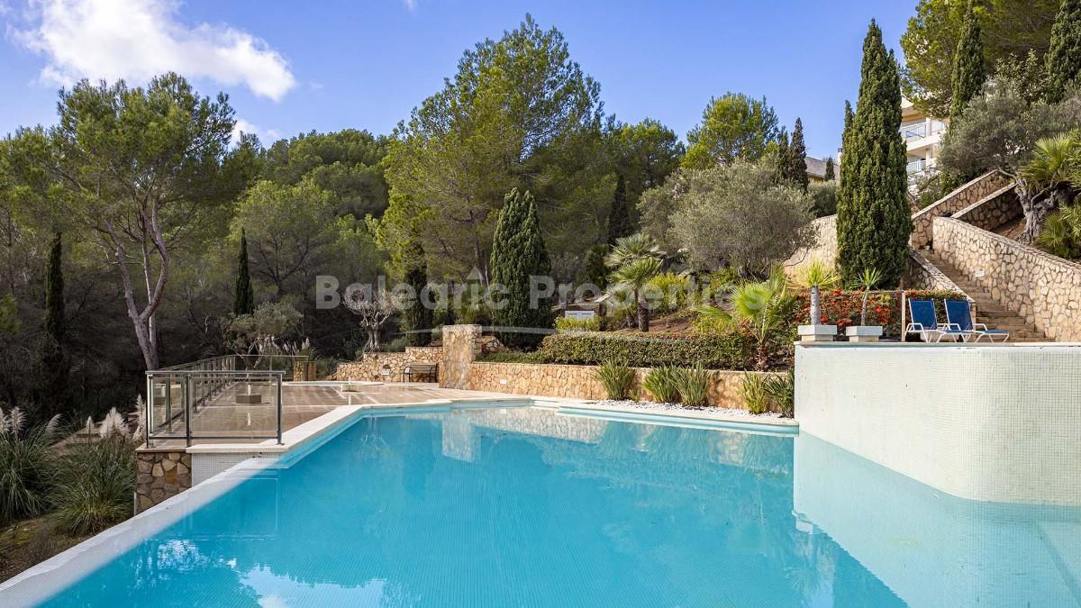 Apartamento de cuatro dormitorios con jardín privado y piscina comunitaria en venta en Sol de Mallorca, Mallorca