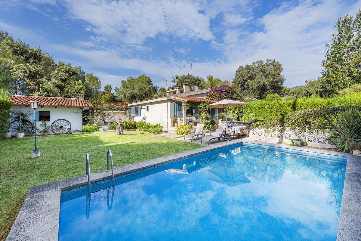 Wonderful villa with pool for sale near Pollensa Golf, Mallorca