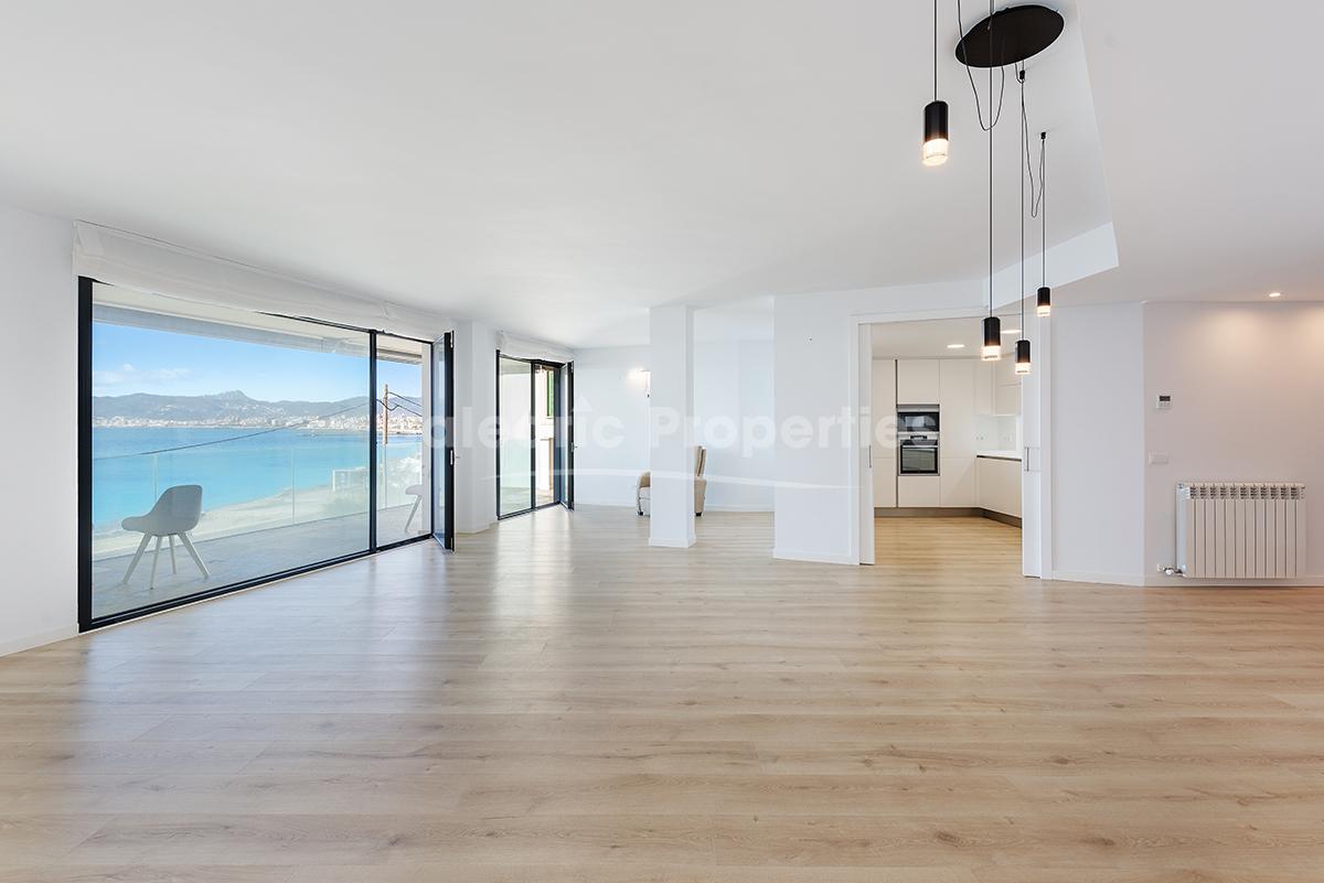 Contemporary luxury front line apartment with beautiful sea views for sale in Palma, Mallorca