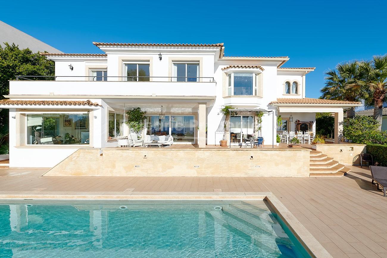 Impressive Mediterranean villa with sea views for sale in Bendinat, Mallorca