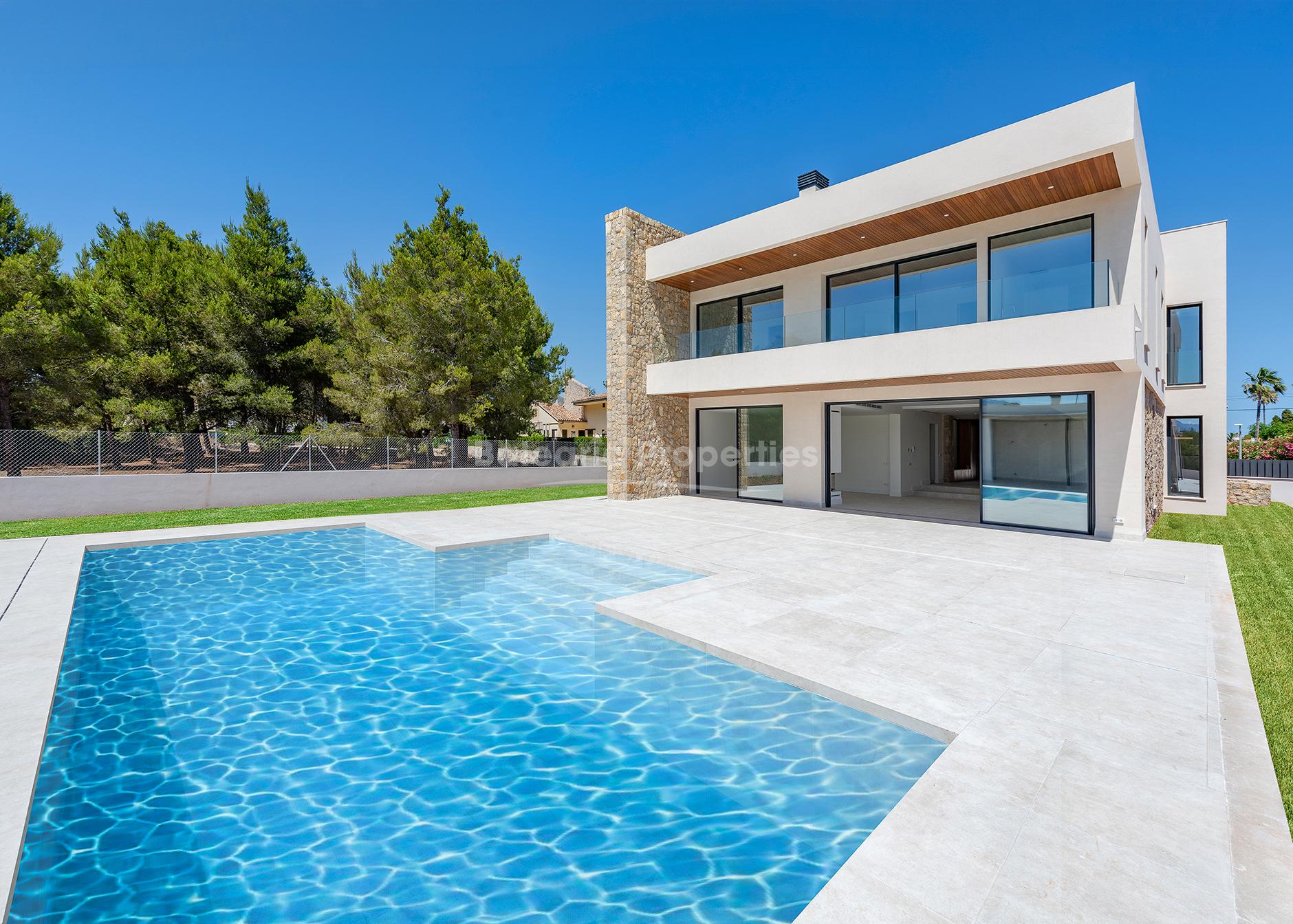 Moderne Luxusvilla kaufen in Strandnähe in Puerto Pollensa, Mallorca