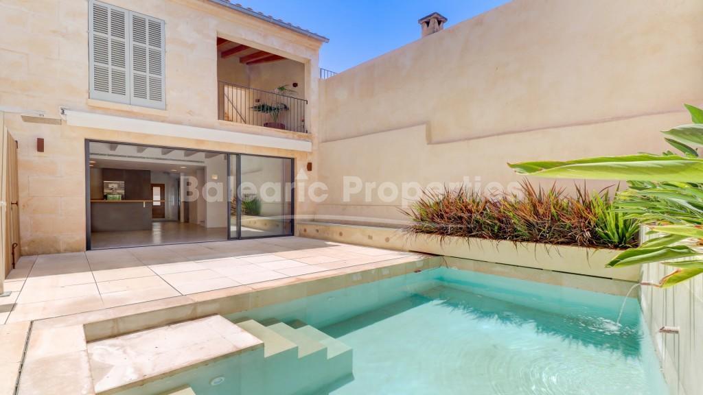 Casa de pueblo renovada con piscina en venta en el centro de Pollensa, Mallorca