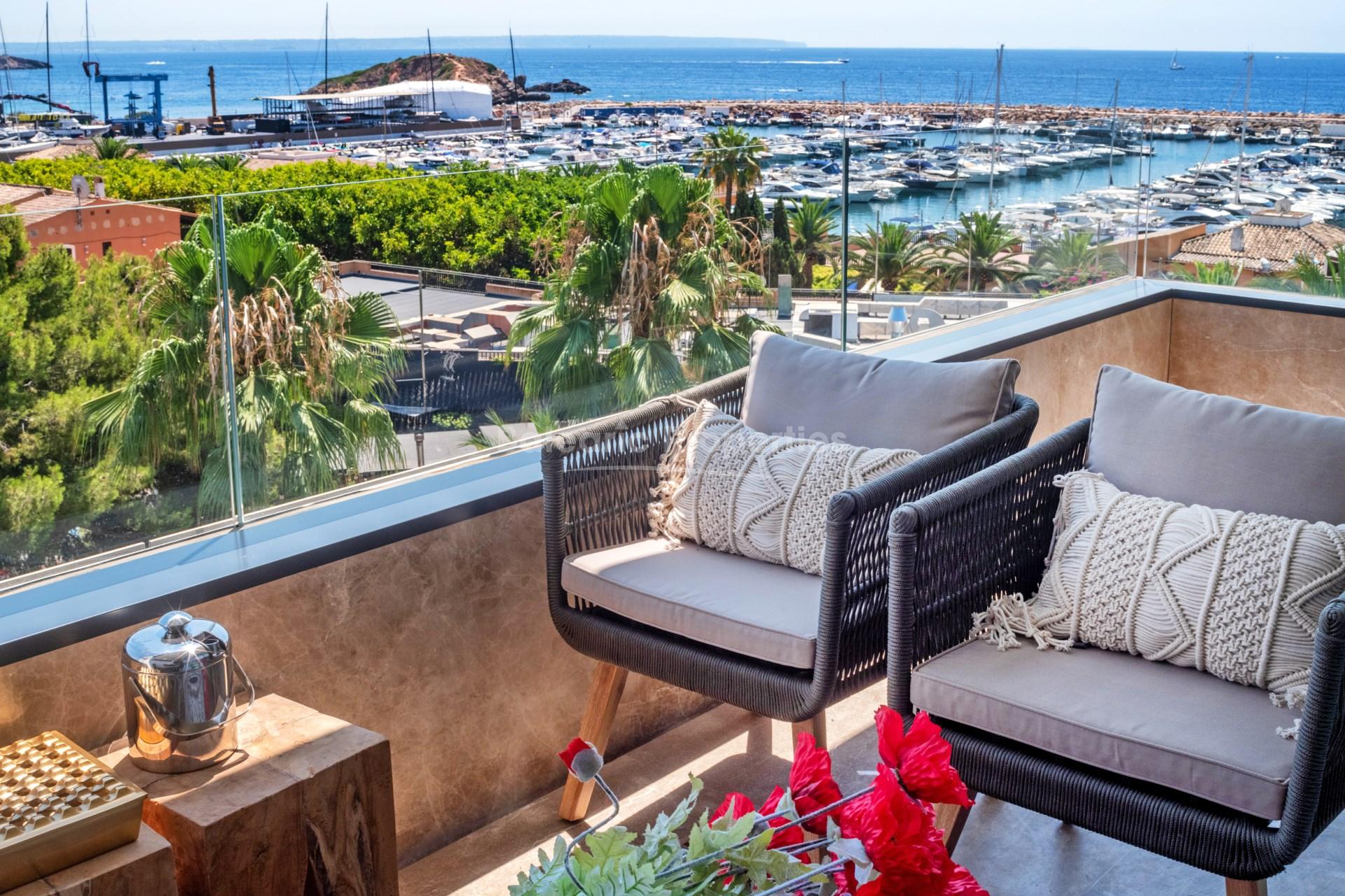 Apartamento reformado con vistas al mar en venta en Portals Nous, Mallorca