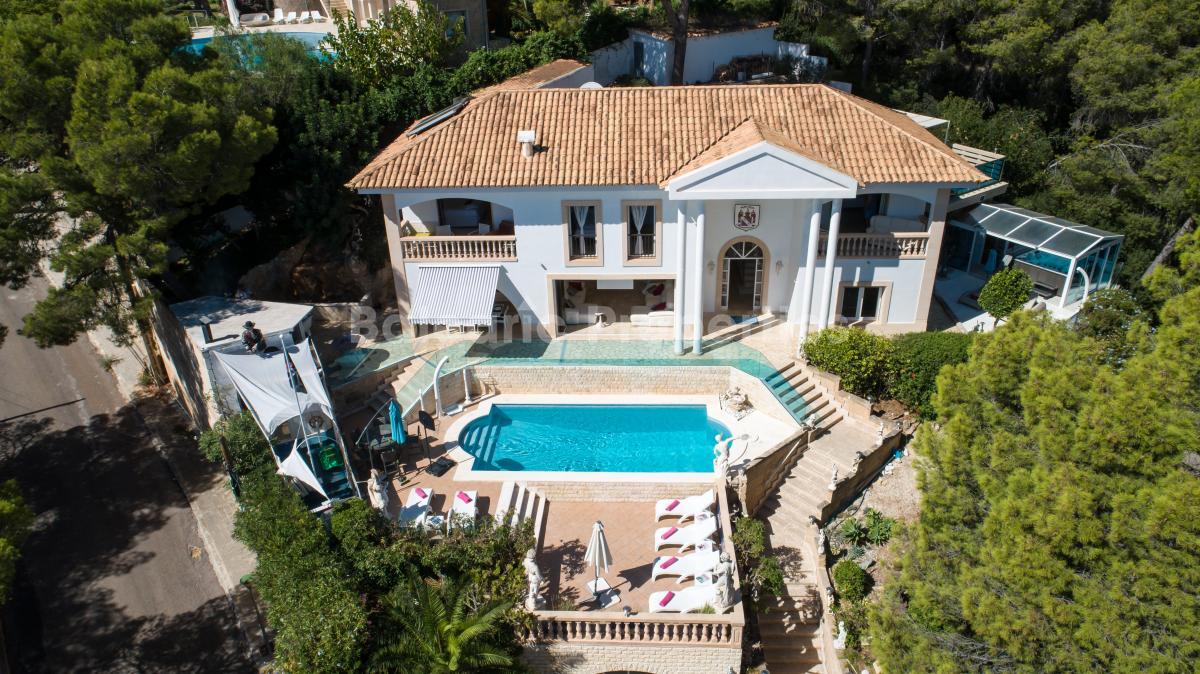 Hermosa villa en la ladera con licencia de vacaciones, en venta en Portals Nous, Mallorca