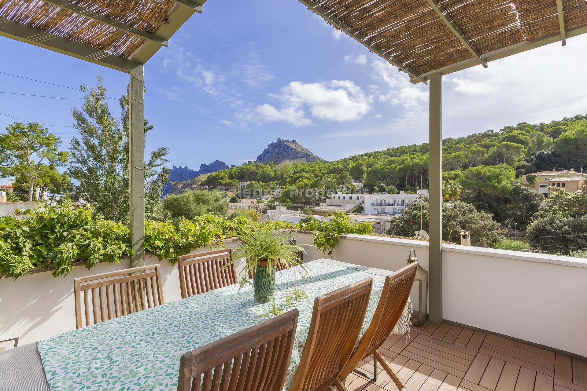 Chic apartment with a business premises for sale in Cala San Vicente, Mallorca