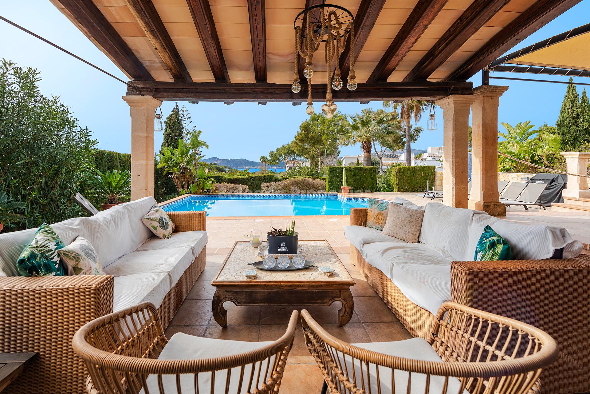 Villa con vistas al mar y licencia de alquiler en venta en Santa Ponsa, Mallorca