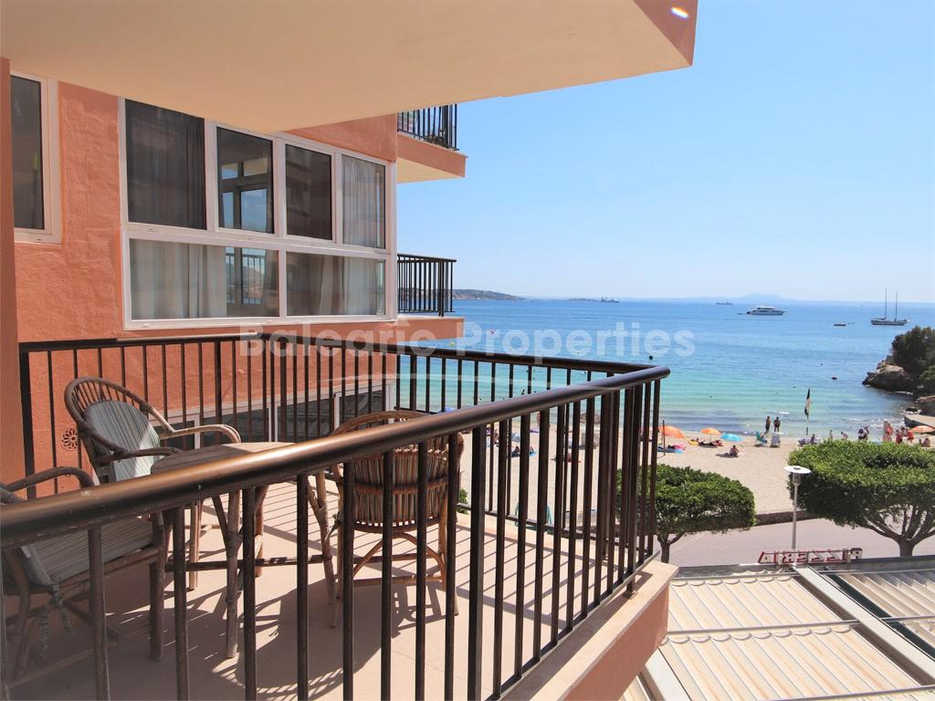 Apartamento en primera línea de playa con increíbles vistas al mar en venta en Palmanova, Mallorca