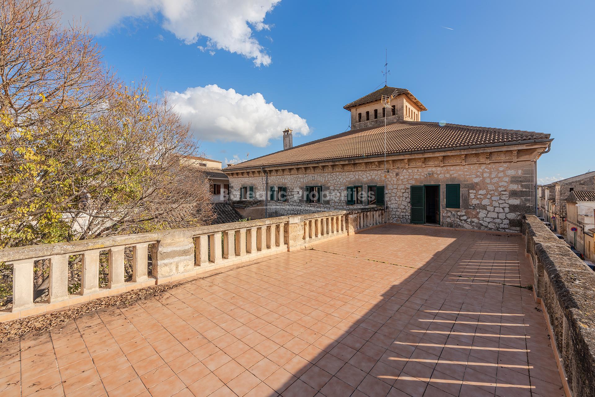 Unique stately mansion with courtyard for sale in the heart of Sa Pobla, Mallorca